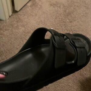 They are women’s blk sandal but like a rubber berkinstocks